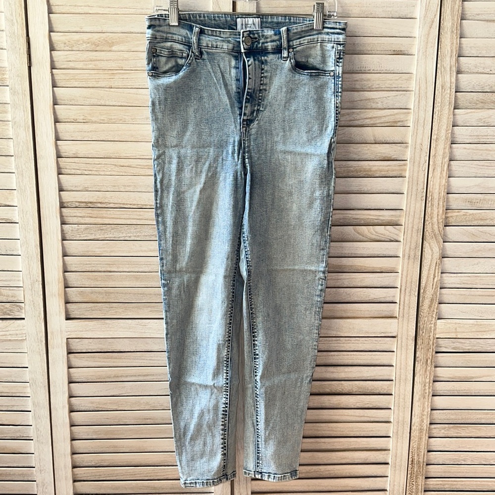 High rise ankle jeans.